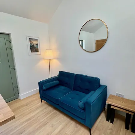 The Swallow's Nest Daire *